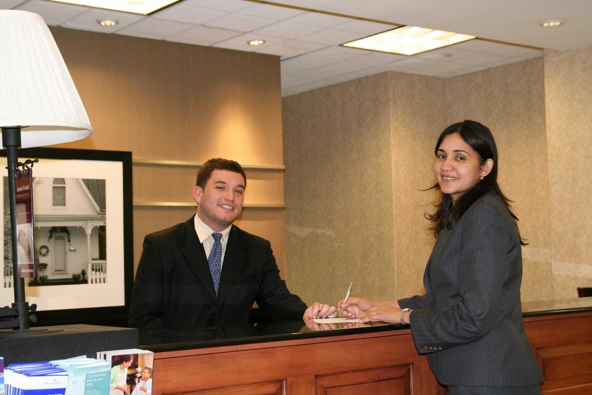Hampton Inn&Suites By Hilton - Rockville Centre Extérieur photo